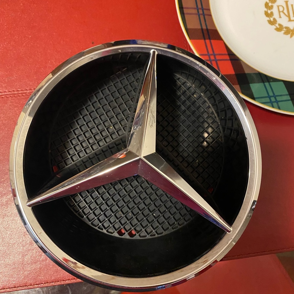 Mercedes emblem